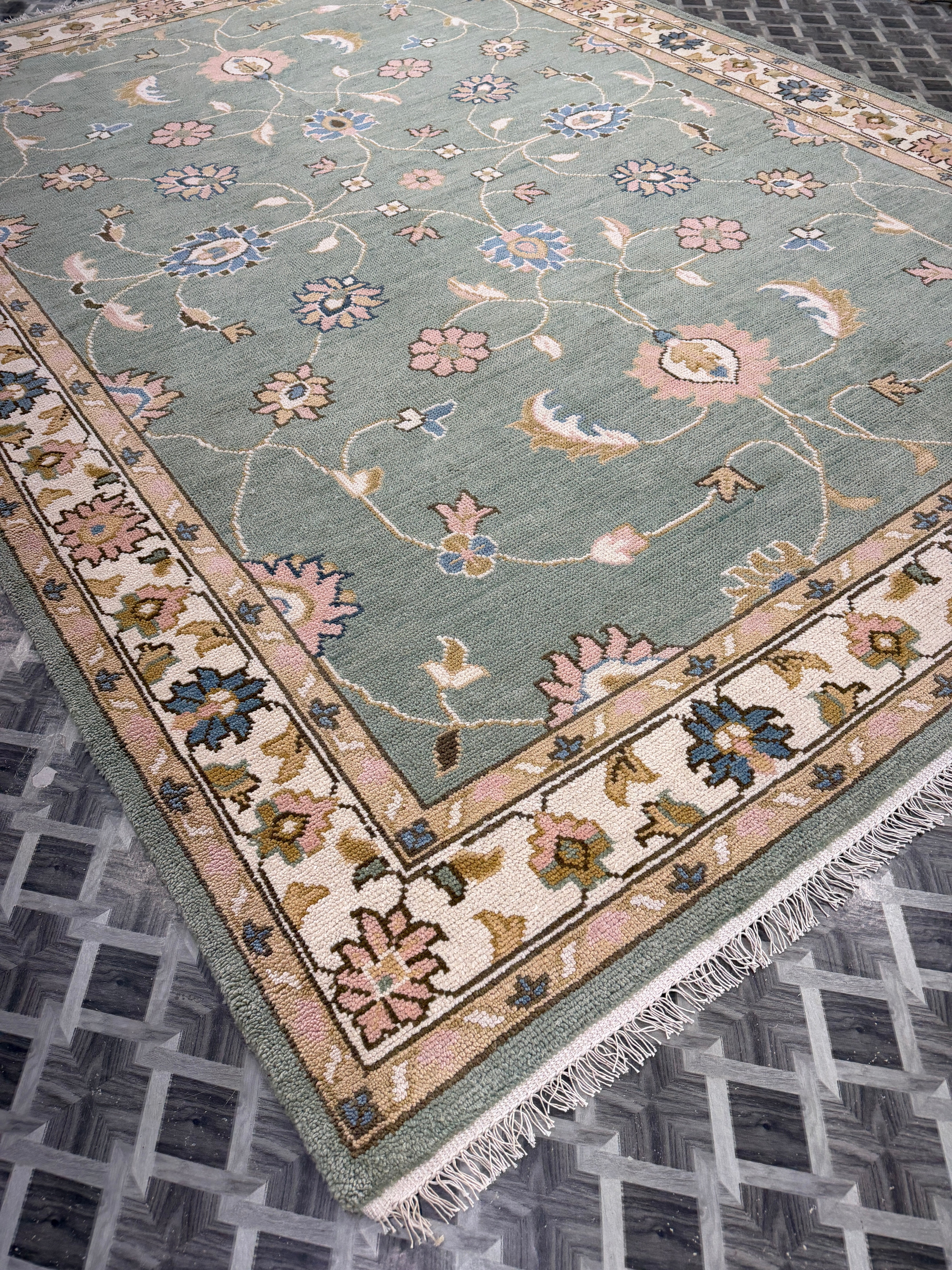 Sage Green Vintage Oushak Rug, Traditional Floral Medallion Area Carpet (Copy)