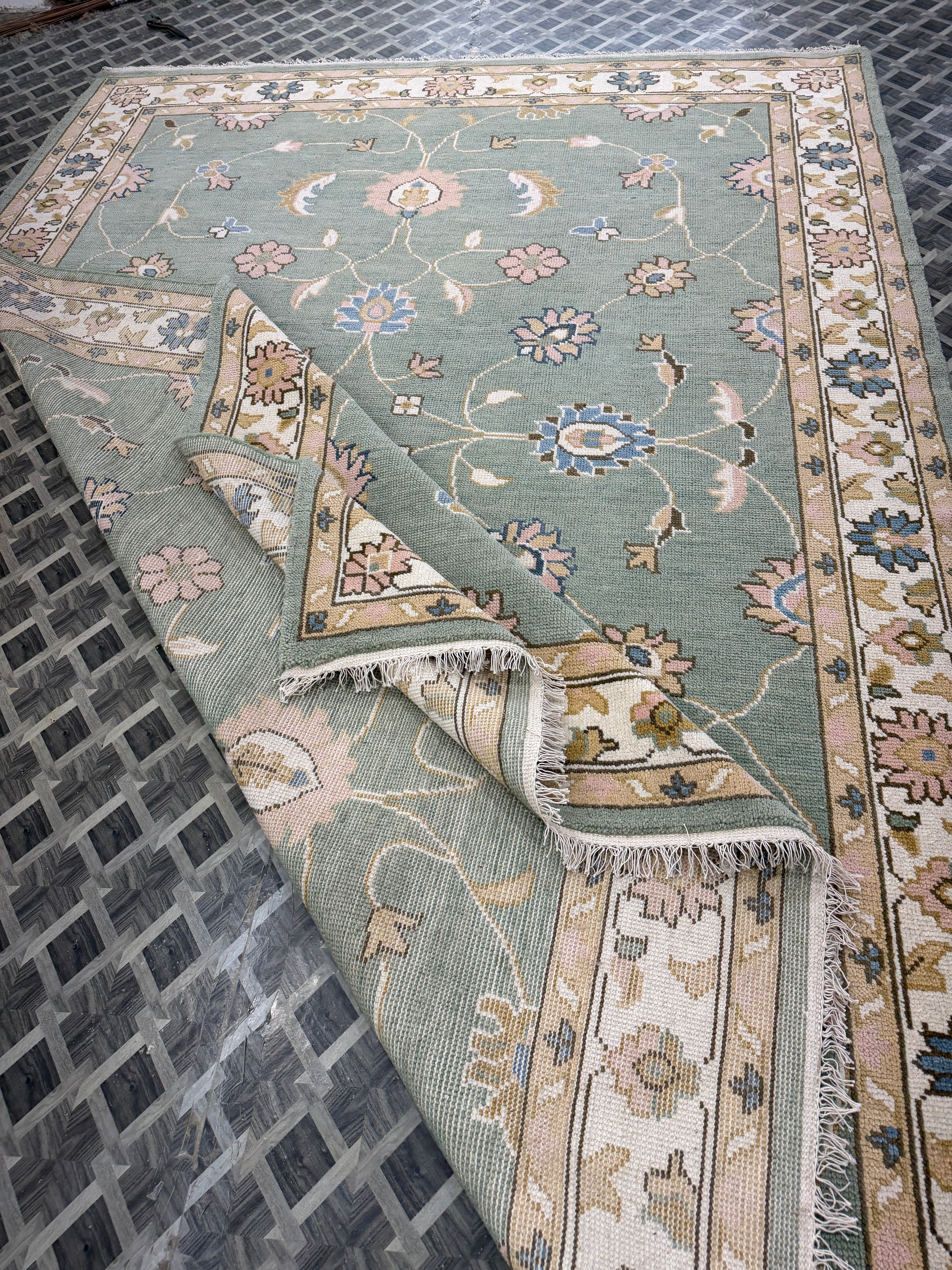 Sage Green Vintage Oushak Rug, Traditional Floral Medallion Area Carpet (Copy)