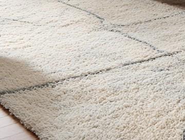 Handmade Wool Tufted Area Rug: Ivory Plush Geometric Design