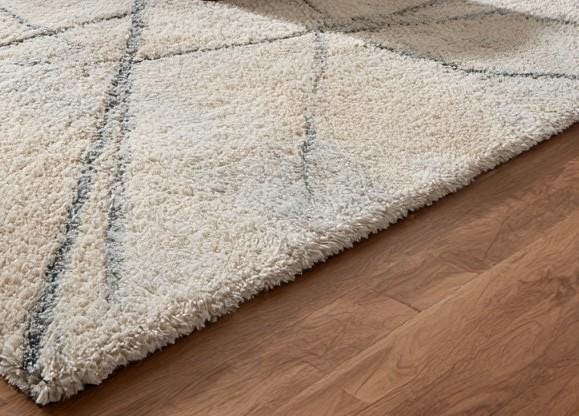 Handmade Wool Tufted Area Rug: Ivory Plush Geometric Design